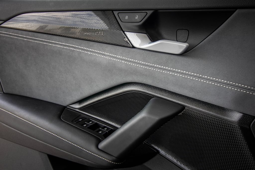 Certified 2025 Volkswagen Tiguan SE R-Line FWD image 22