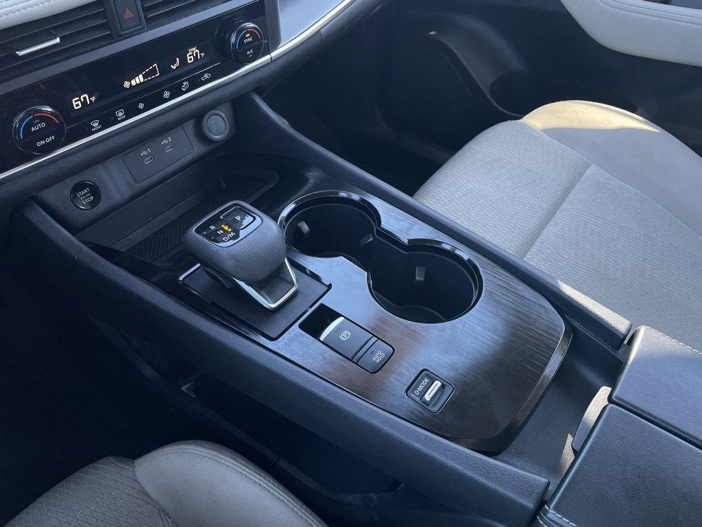 Used 2024 Nissan Rogue SV image 20