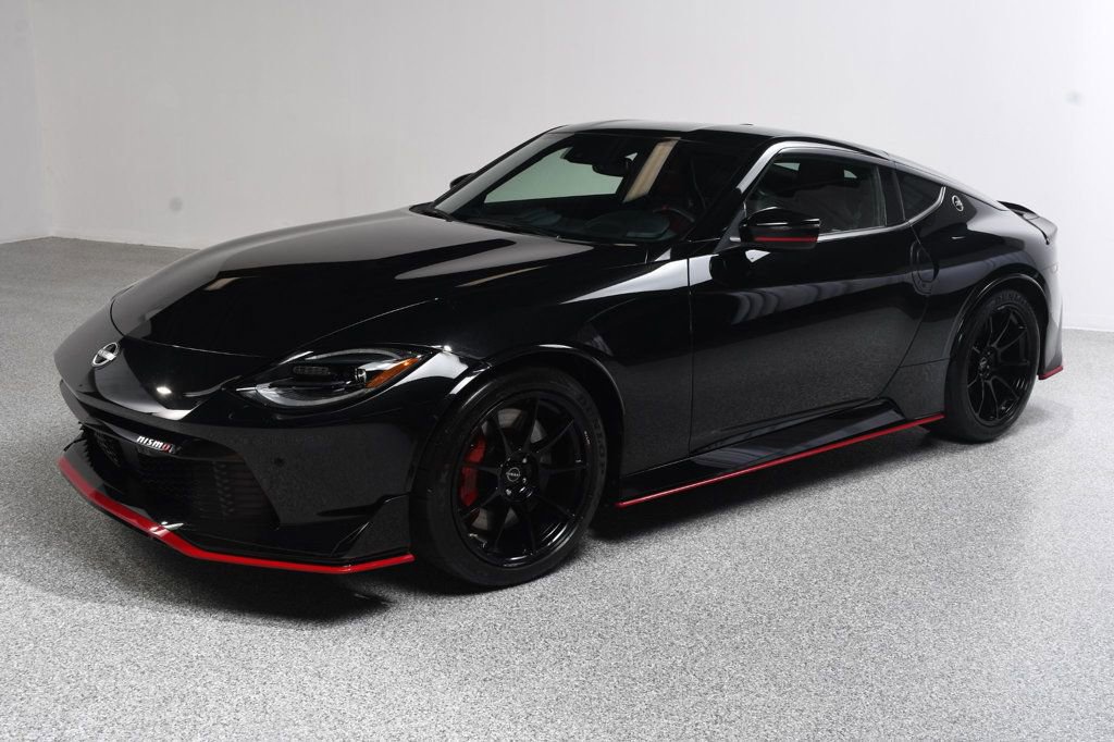 Used 2025 Nissan Z NISMO w/ Floor Mat Package RWD image 2