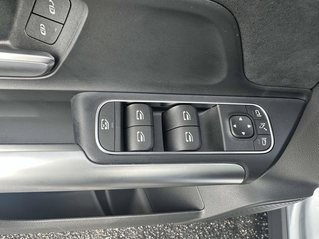 New 2025 Mercedes-Benz GLA 250 image 12