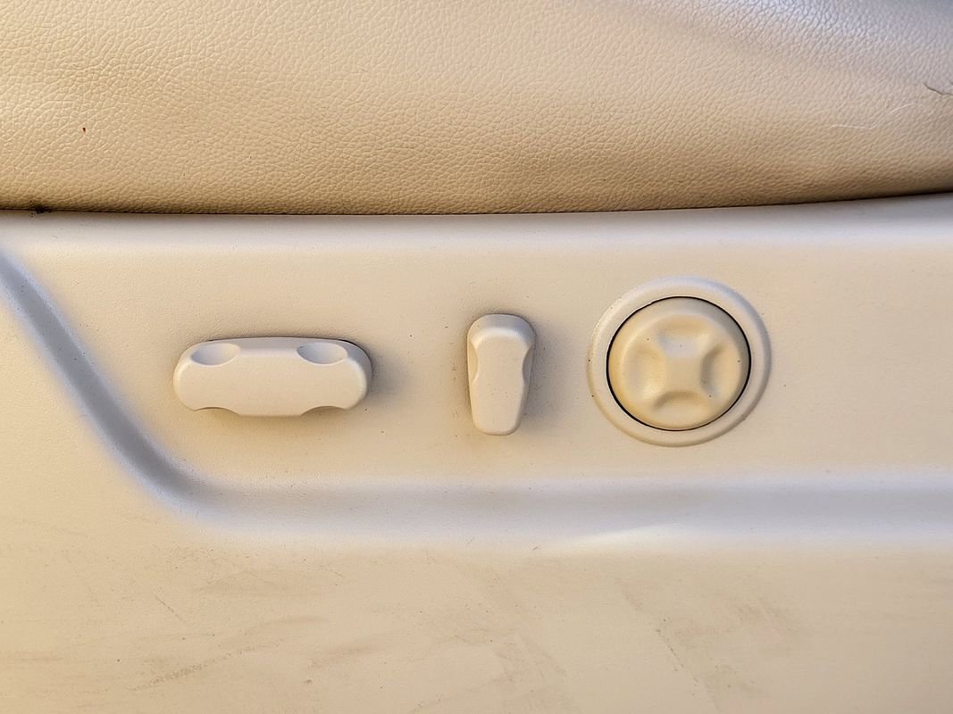 Used 2007 GMC Yukon SLT w/ SLT Preferred Equipment Group image 16