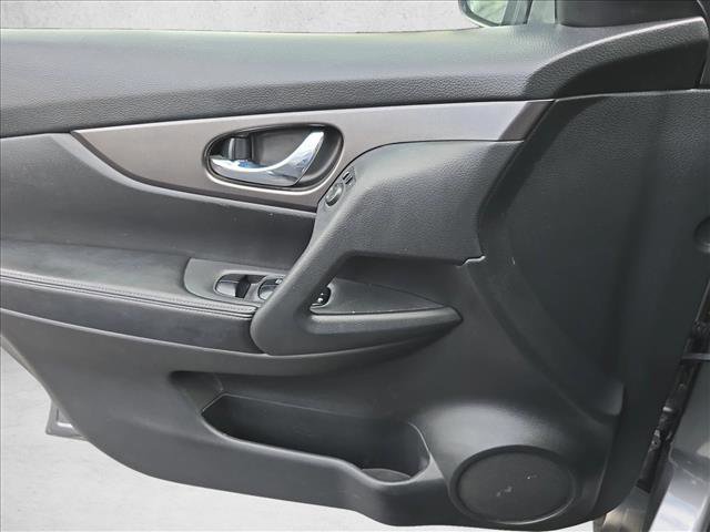 Used 2016 Nissan Rogue SV image 26