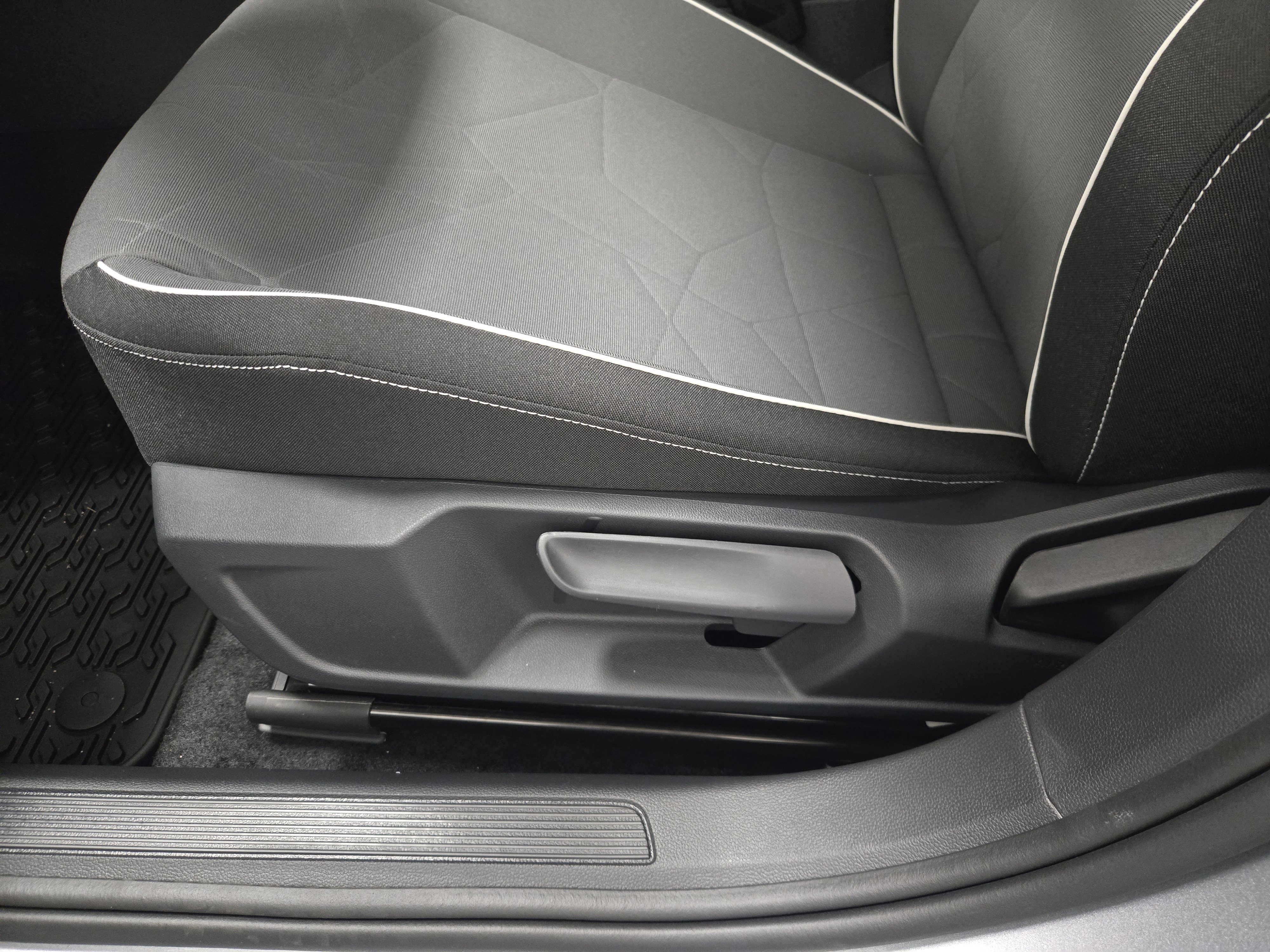 New 2025 Volkswagen Jetta Sport image 4