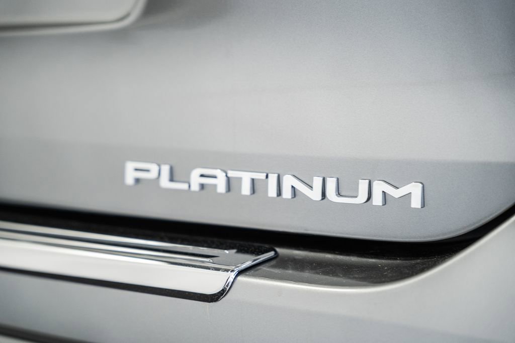 New 2026 Toyota Highlander Platinum image 9