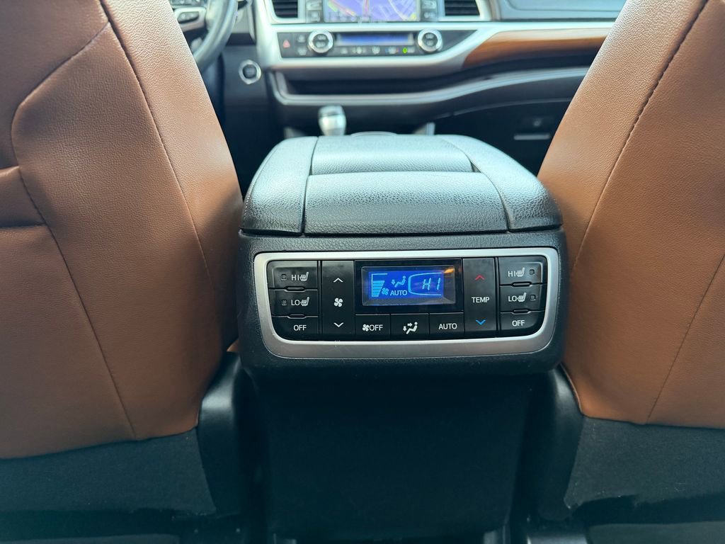 Used 2019 Toyota Highlander Limited Platinum AWD/4WD image 29