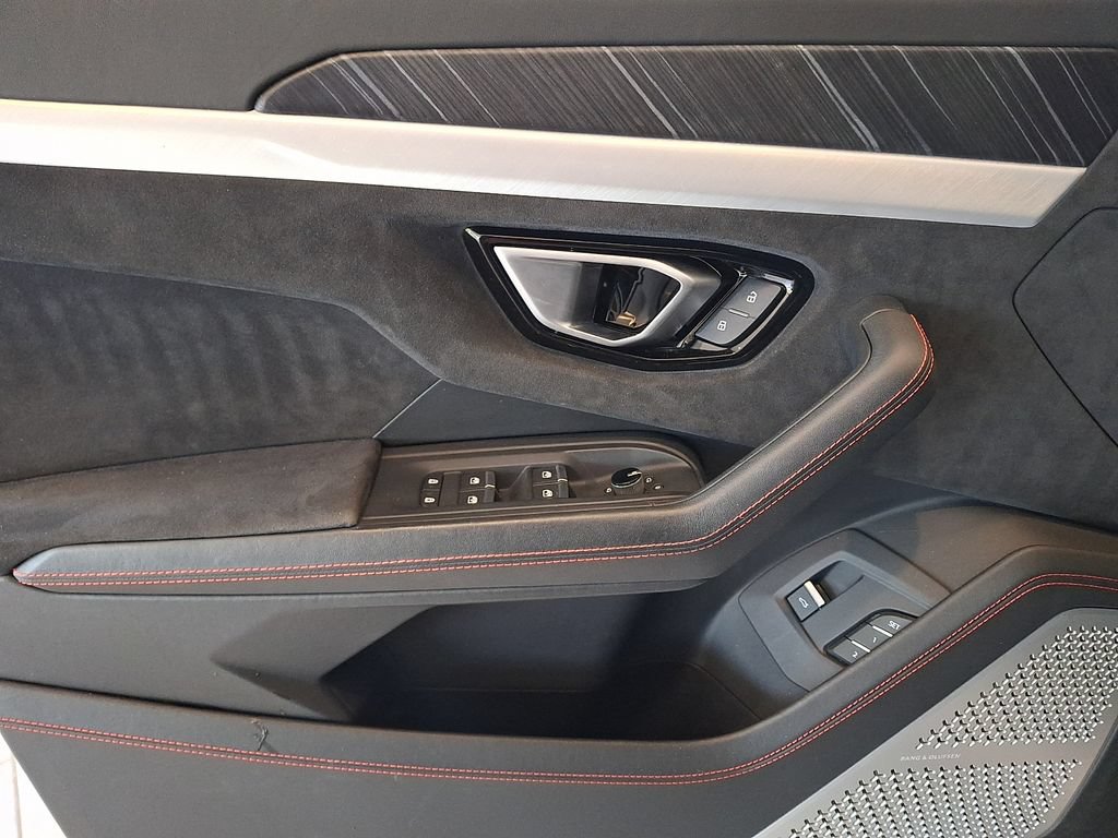 Used 2021 Lamborghini Urus AWD/4WD image 17