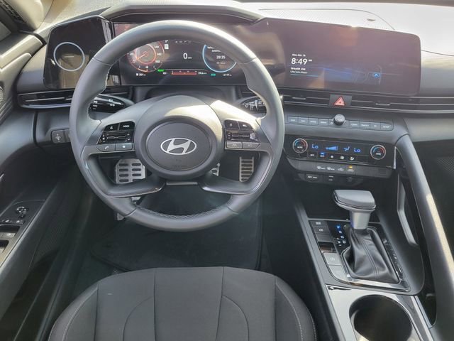 Certified 2025 Hyundai Elantra SEL image 4