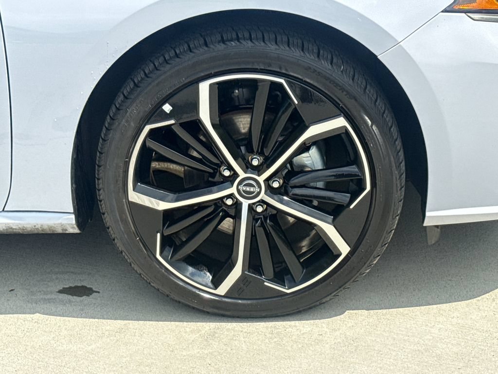 Used 2025 Nissan Altima 2.5 SR FWD image 11