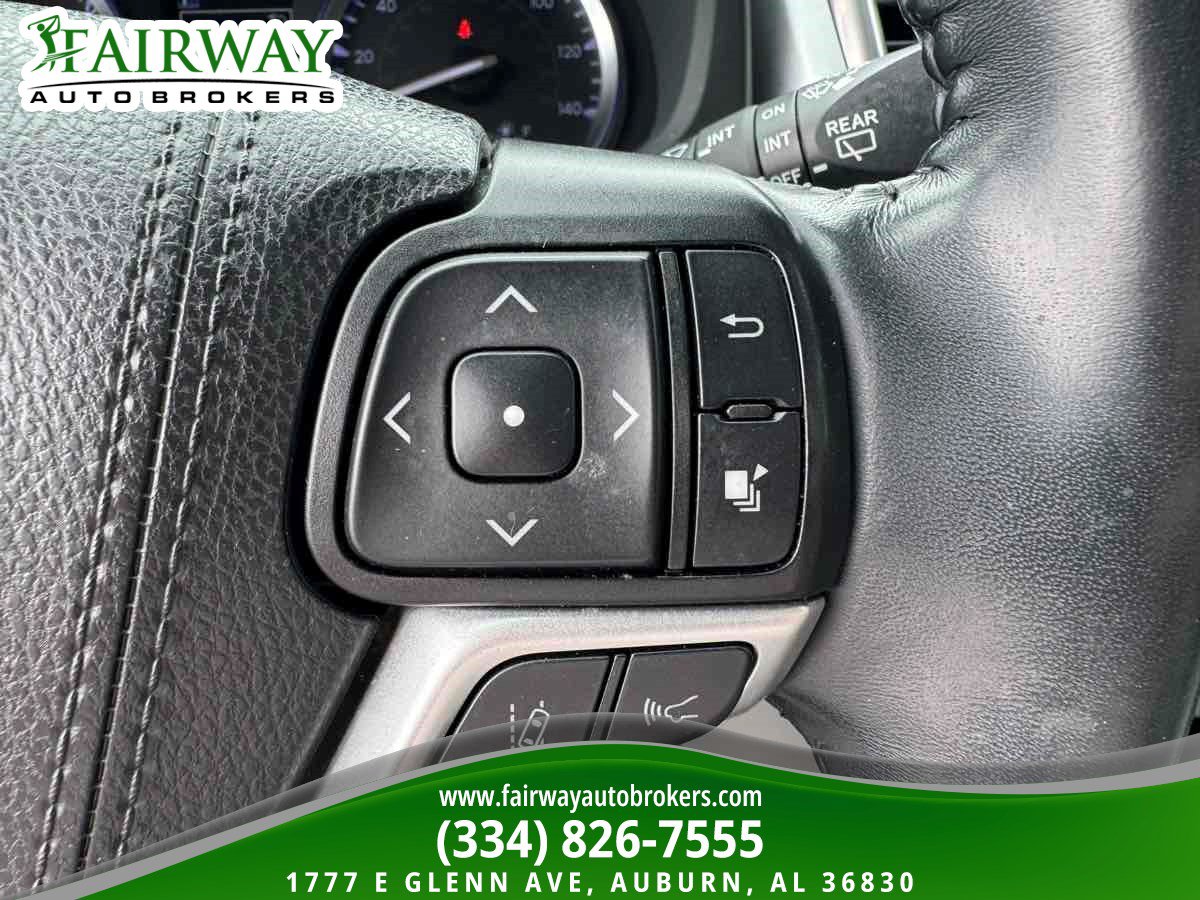 Used 2019 Toyota Highlander XLE FWD image 21
