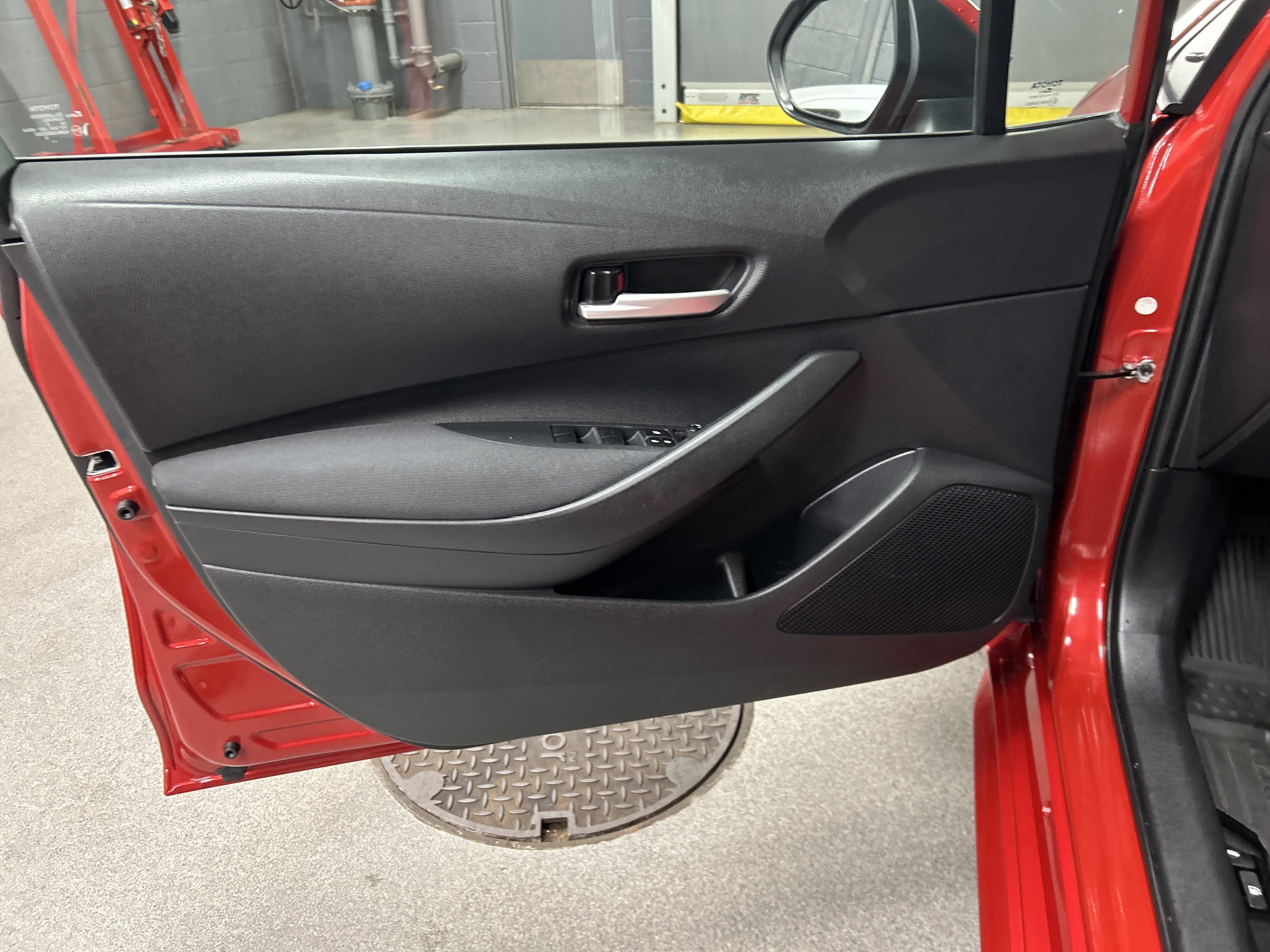 Used 2020 Toyota Corolla LE FWD image 14