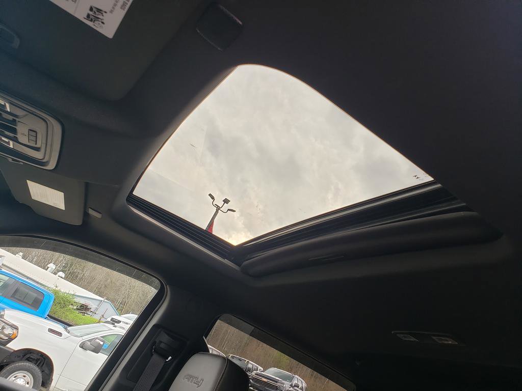 Used 2025 GMC Sierra 1500 AT4 w/ AT4 Premium Package AWD/4WD image 18