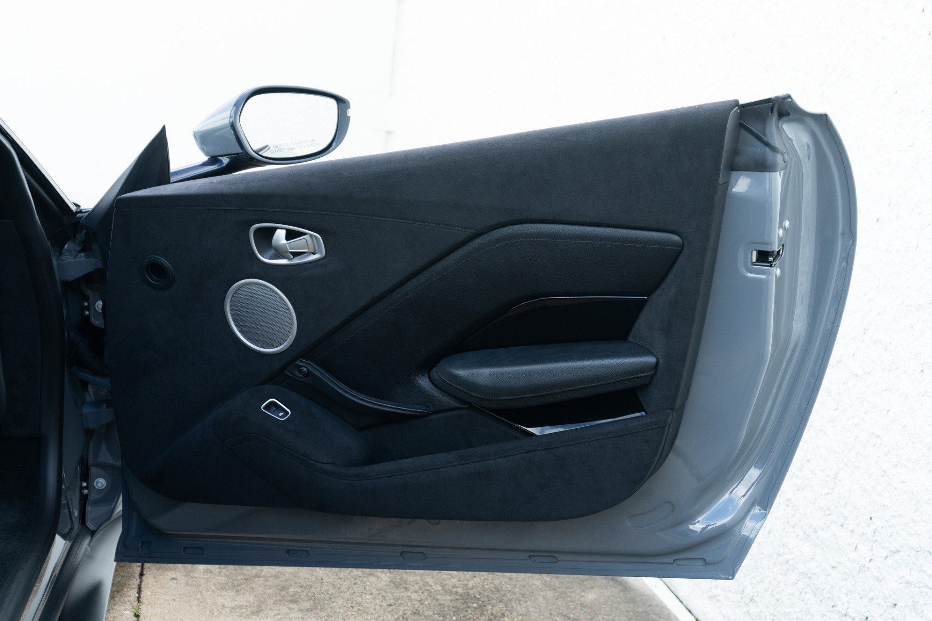 Used 2020 Aston Martin V8 Vantage Coupe RWD image 33