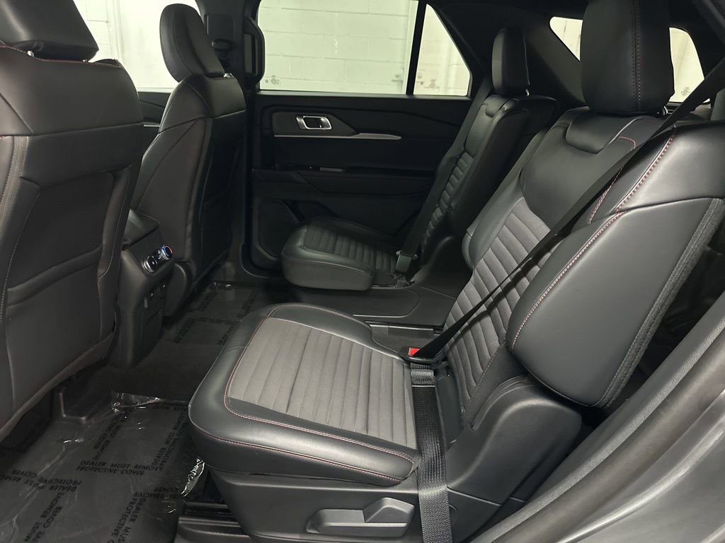 Used 2025 Ford Explorer ST-Line AWD/4WD image 33