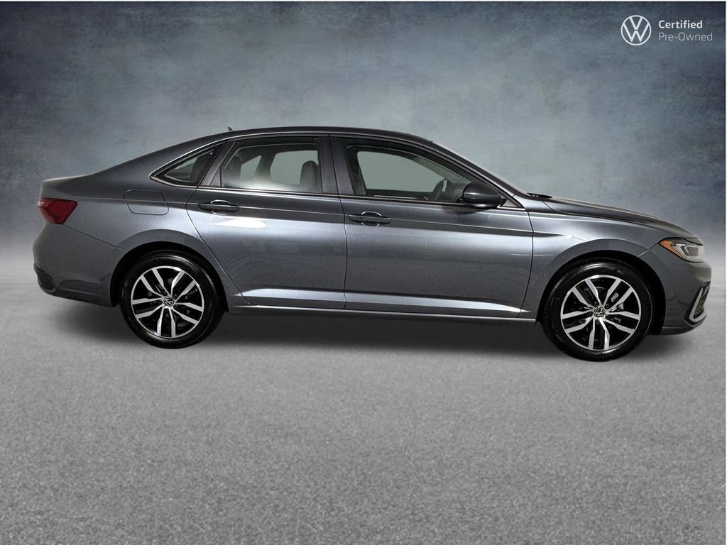 Used 2025 Volkswagen Jetta SE w/ Sunroof Package FWD image 12