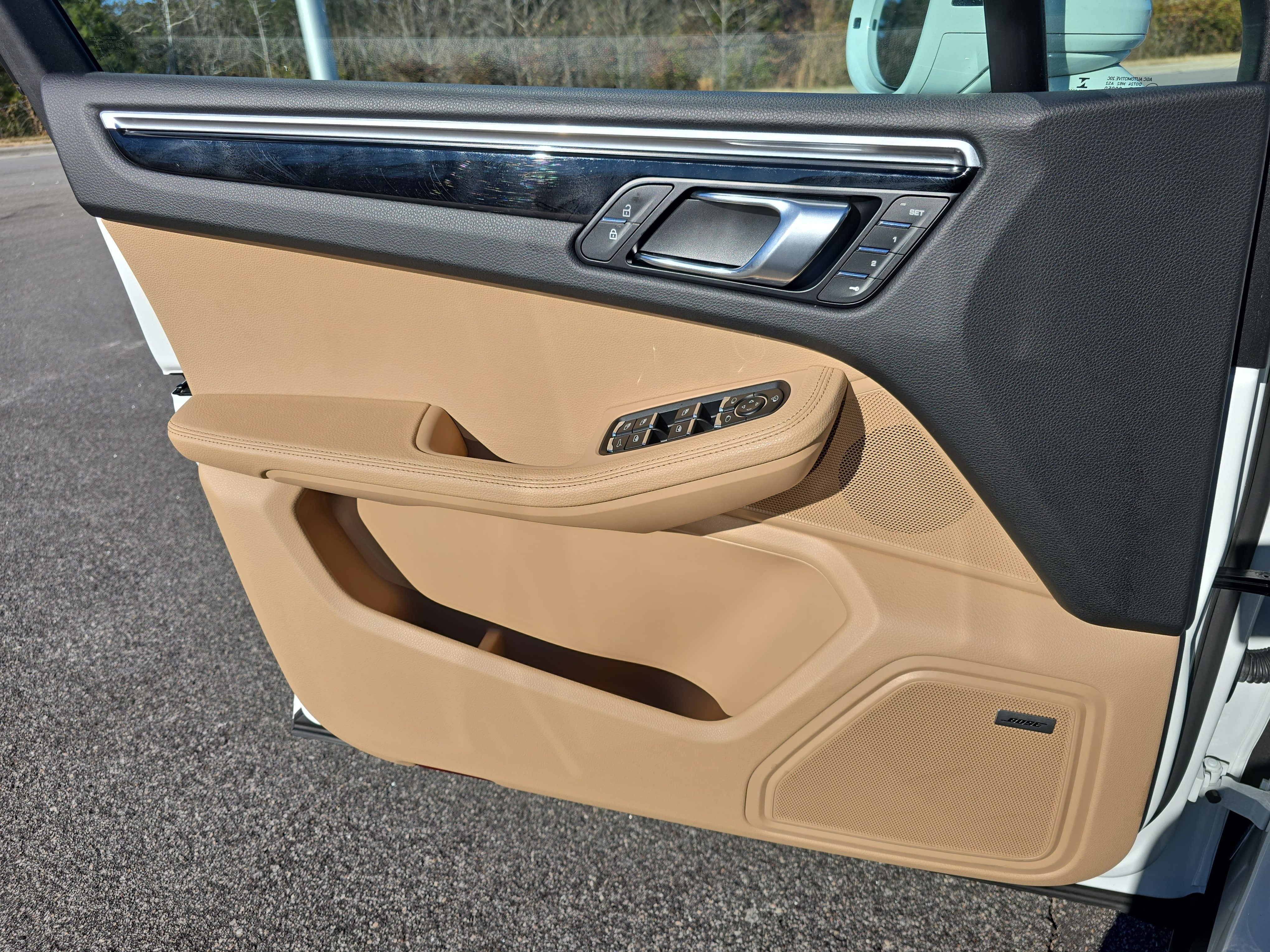 Used 2022 Porsche Macan Base image 25