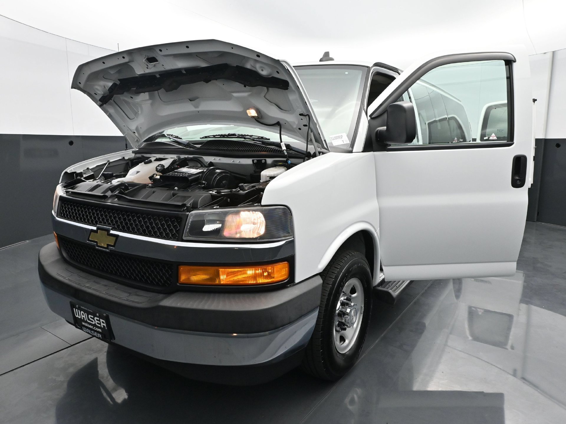 Used 2019 Chevrolet Express 3500 LT w/ LT Preferred Equipment Group RWD image 30