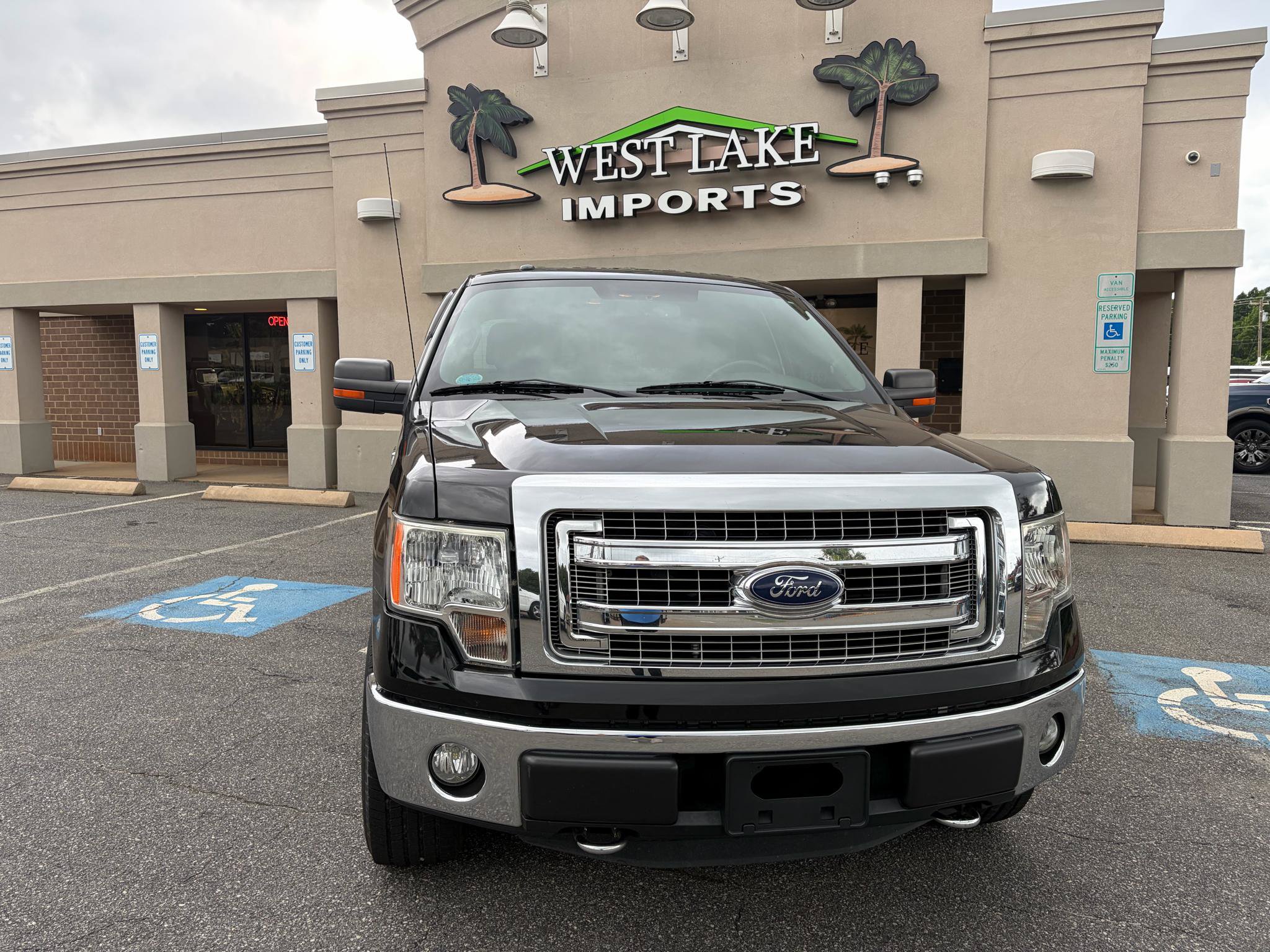 Used 2013 Ford F150 XLT w/ Luxury Equipment Group AWD/4WD image 4