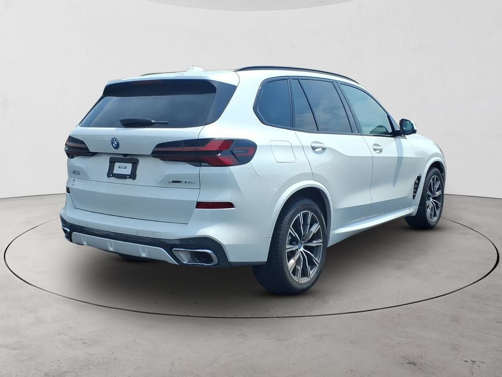 Used 2024 BMW X5 xDrive50e w/ M Sport Package AWD/4WD image 5