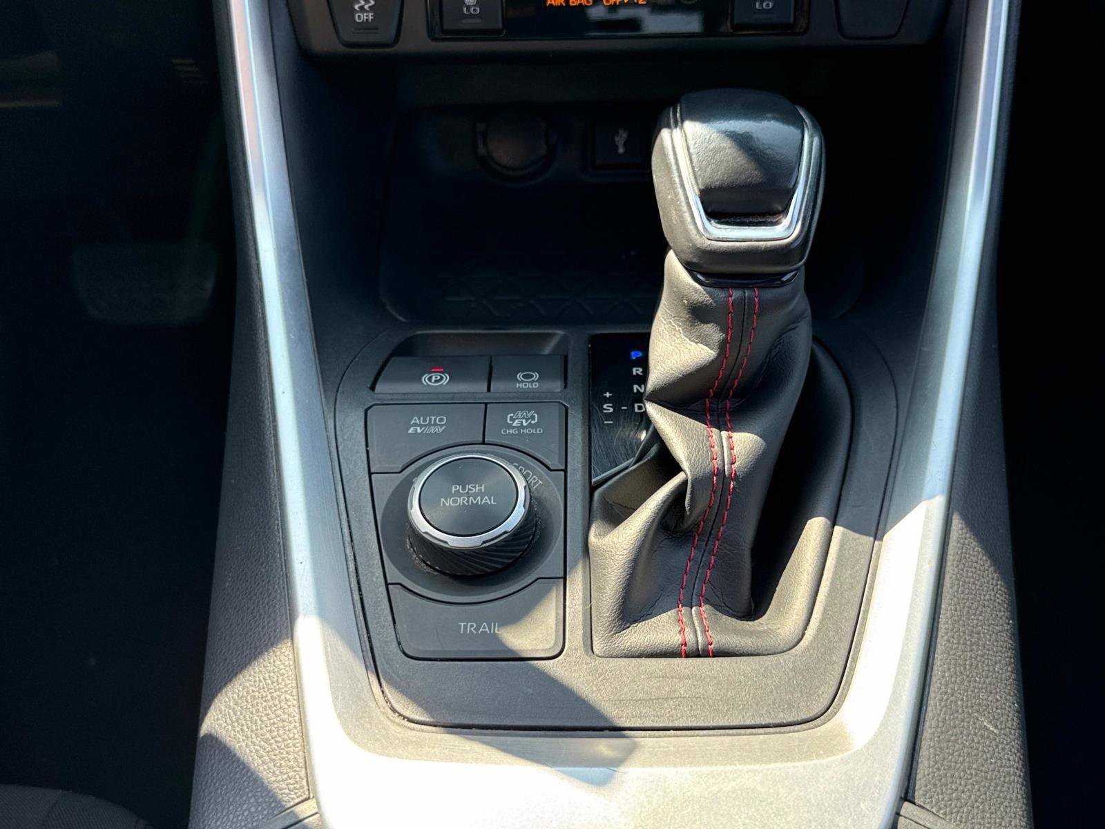 Used 2021 Toyota RAV4 SE image 7