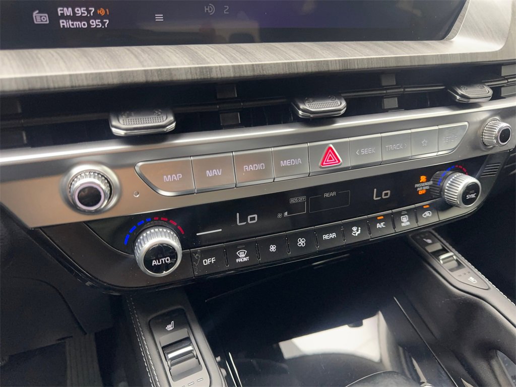 Used 2025 Kia Telluride EX w/ EX Captain's Chair Package image 69