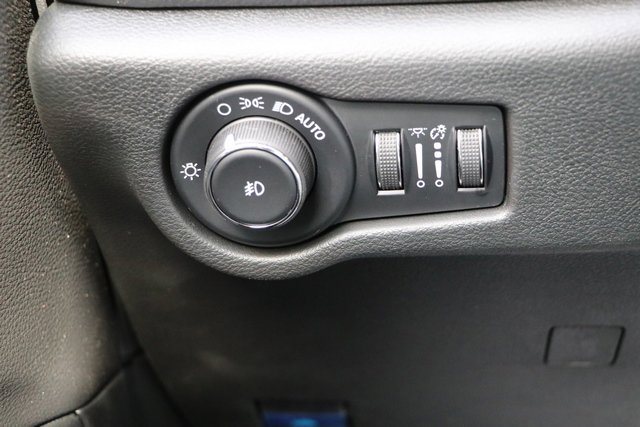 New 2023 Chrysler Pacifica Limited w/ Uconnect Theater Family Group image 12