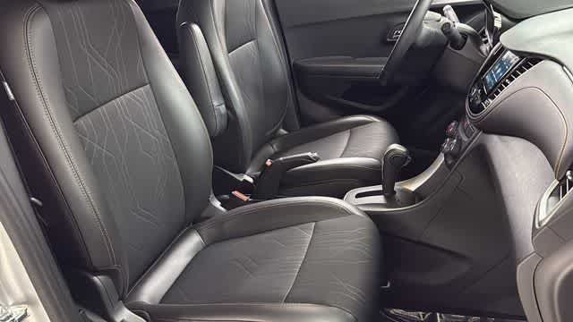 Used 2018 Chevrolet Trax LT w/ LT Convenience Package AWD/4WD image 32
