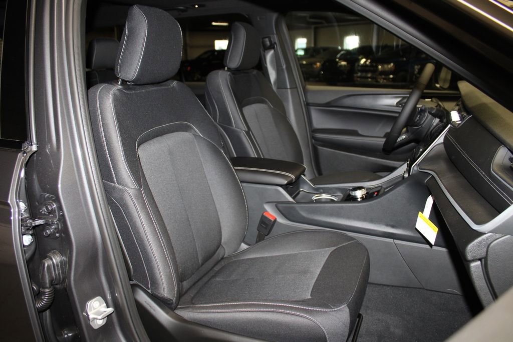 New 2025 Jeep Grand Cherokee Laredo X w/ Luxury Tech Group I image 28