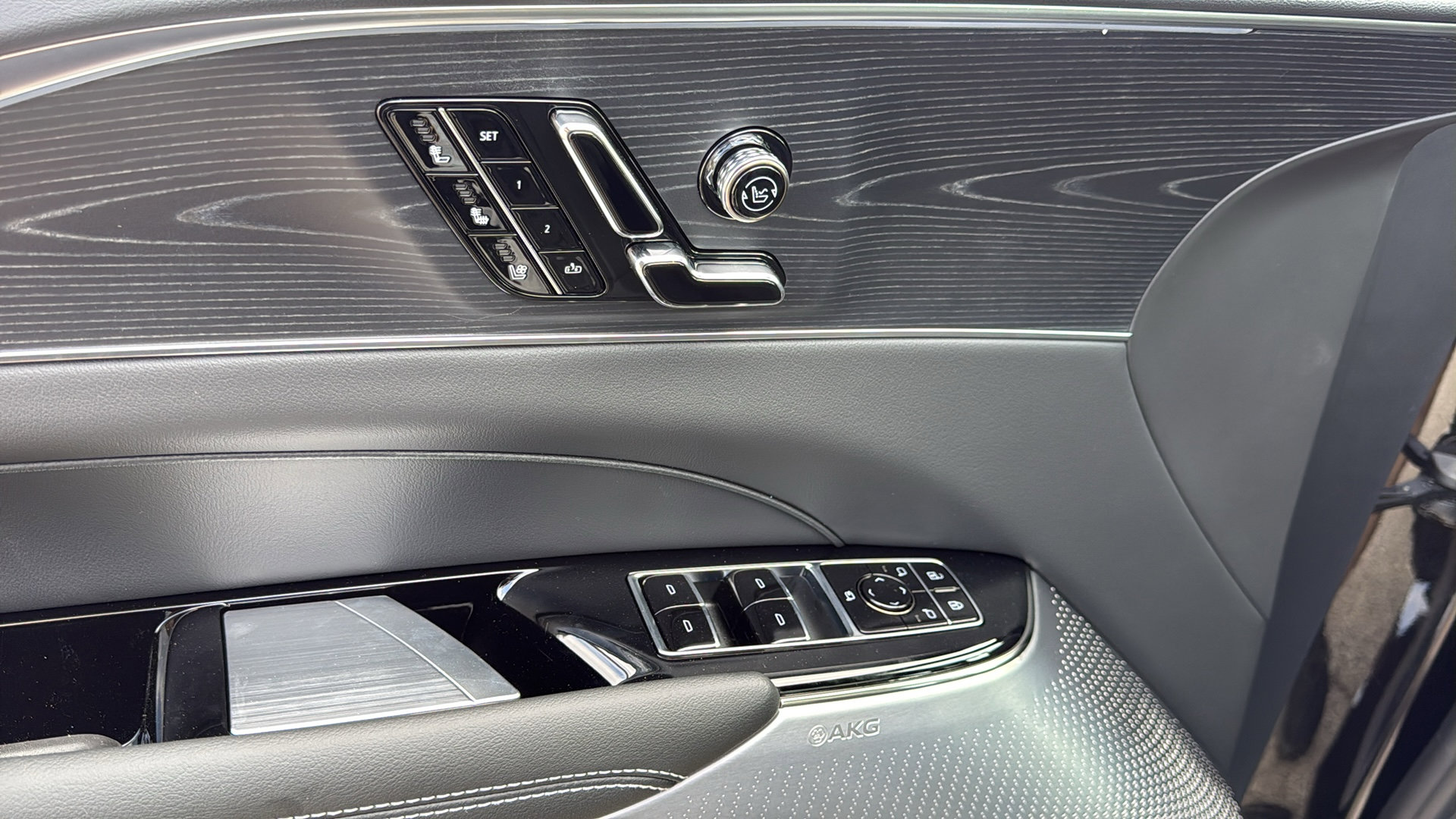 New 2026 Cadillac Lyriq Premium Luxury w/ LPO, Floor Liner Package AWD/4WD image 11