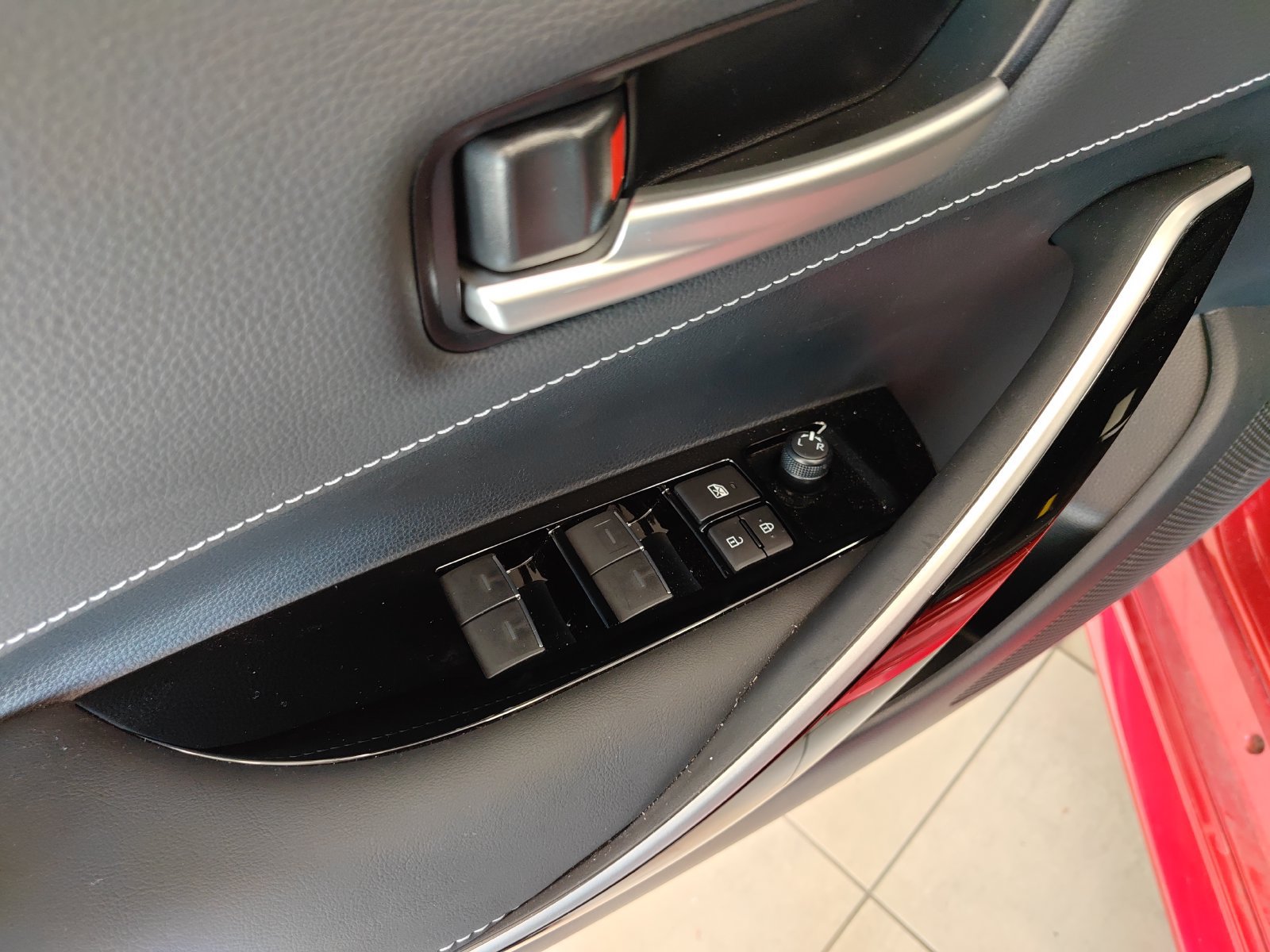 Used 2026 Toyota Corolla XSE FWD image 9