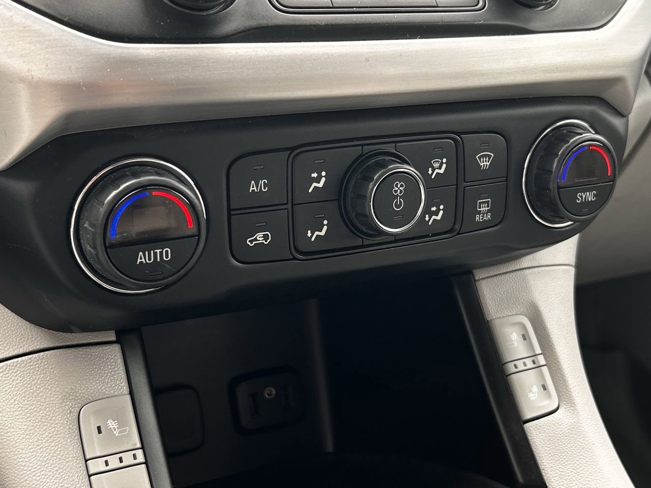 Used 2019 GMC Acadia SLT image 19