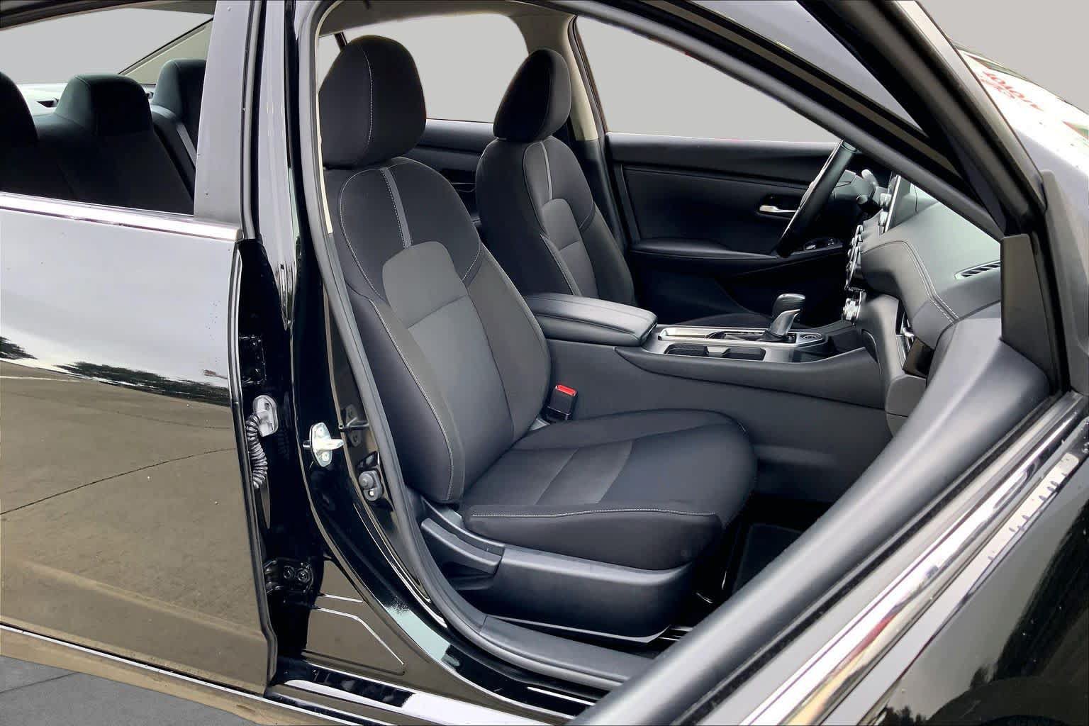Used 2025 Nissan Sentra SV w/ All-Weather Package FWD image 9