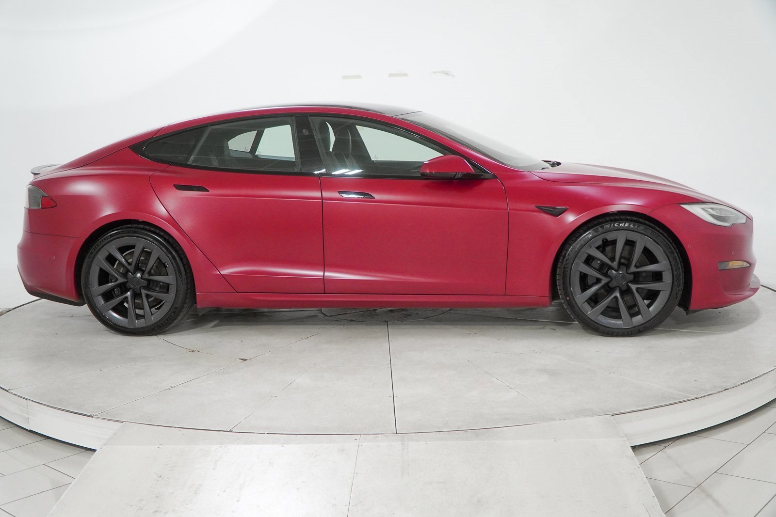Used 2021 Tesla Model S Plaid image 14