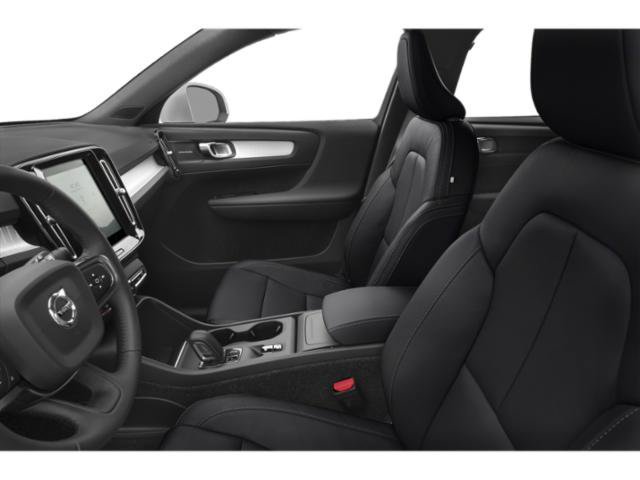 Used 2020 Volvo XC40 T4 Momentum FWD image 9