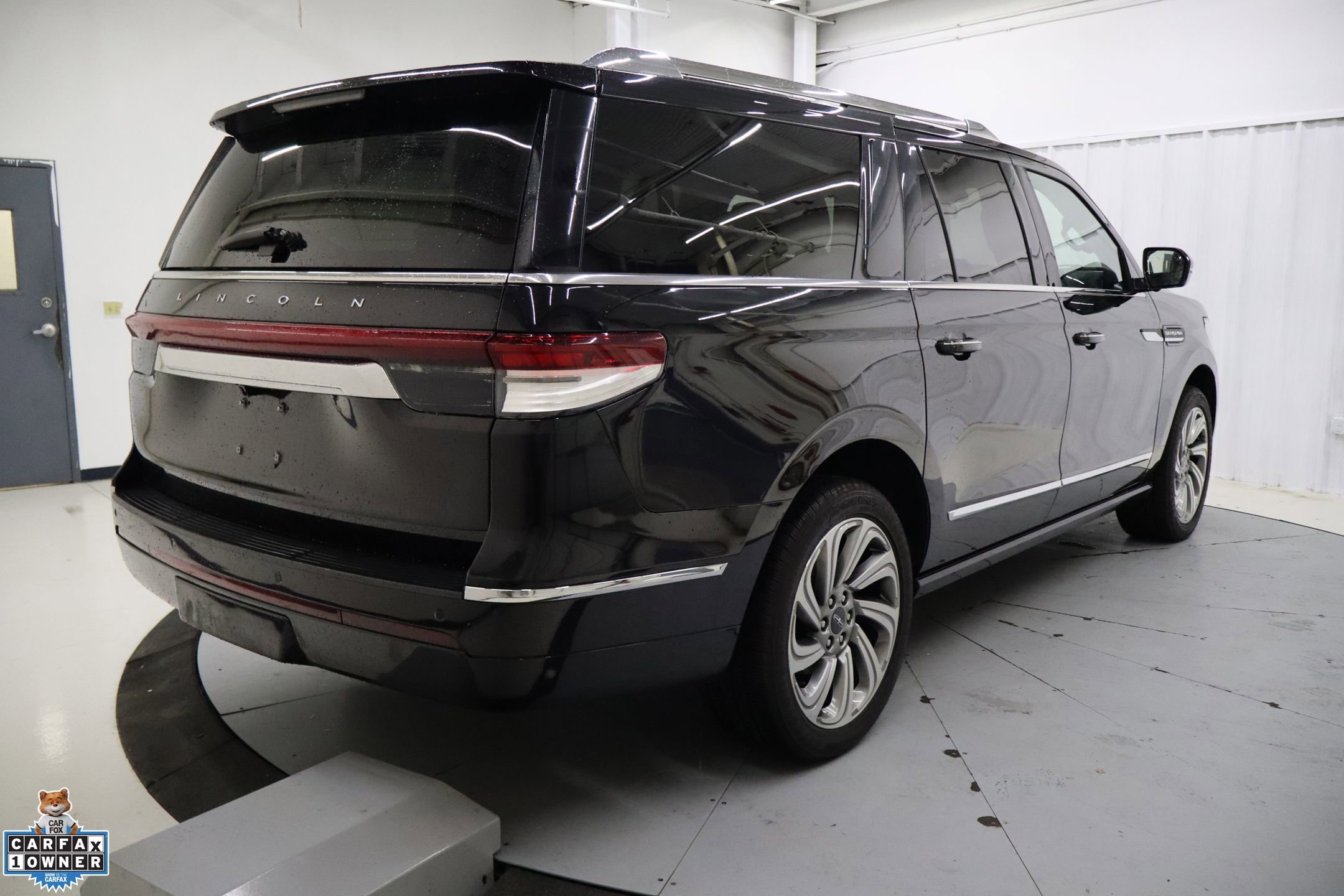 Used 2022 Lincoln Navigator L Reserve image 2