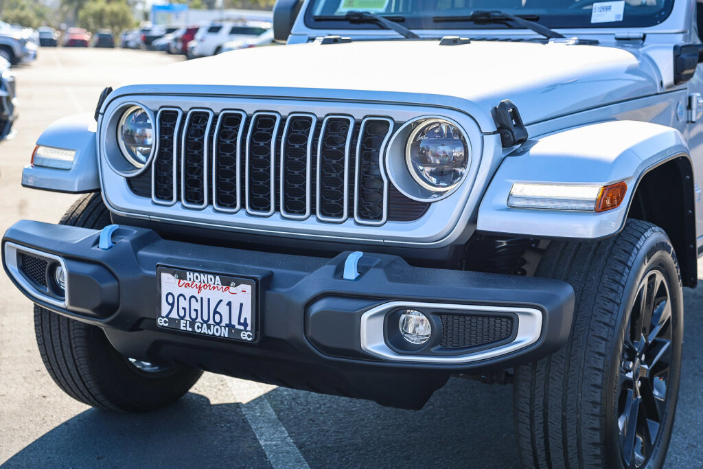 Used 2024 Jeep Wrangler Unlimited Sahara AWD/4WD image 21