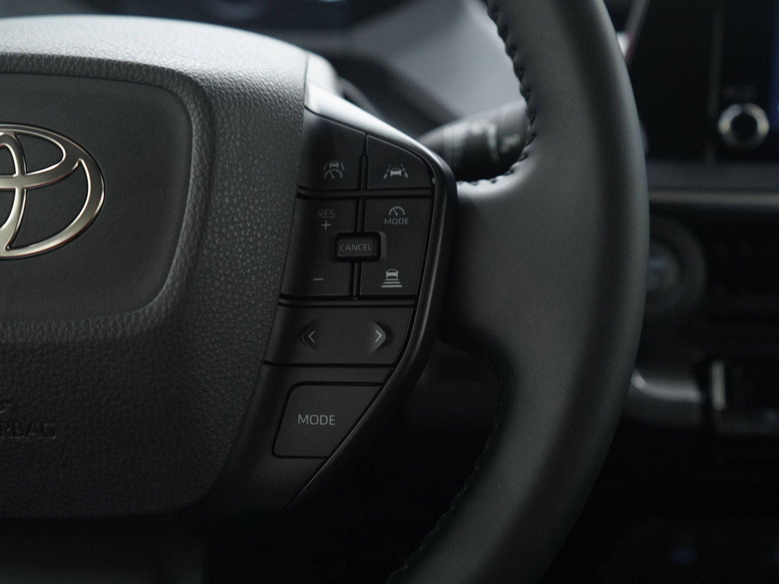 Used 2025 Toyota Prius LE image 27