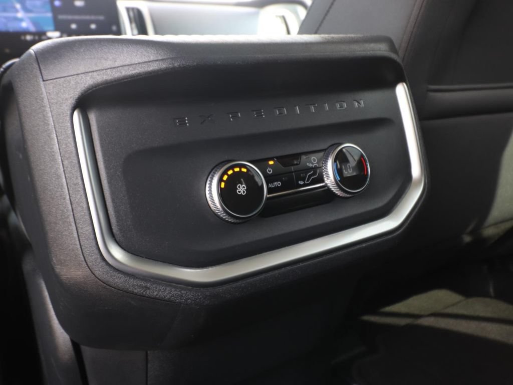 Used 2025 Ford Expedition Active RWD image 10