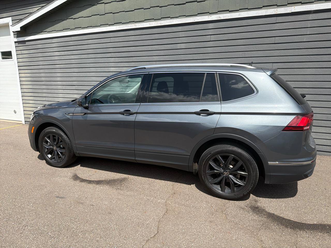 Used 2024 Volkswagen Tiguan SE AWD/4WD image 7