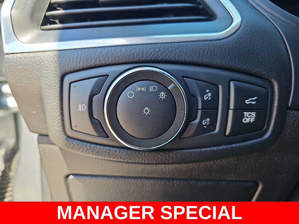 Used 2022 Ford Edge Titanium w/ Equipment Group 301A AWD/4WD image 27