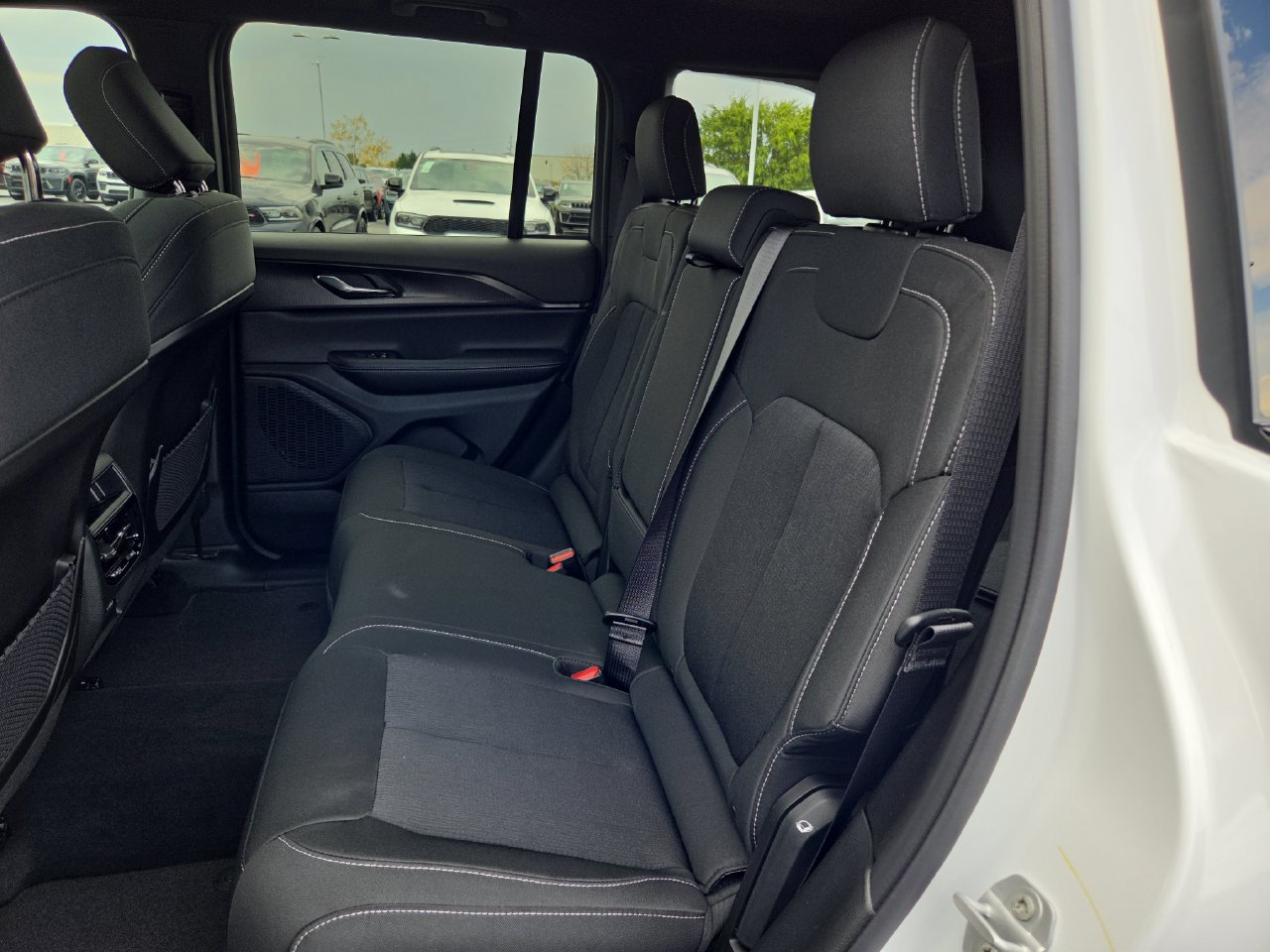 New 2027 Jeep Grand Cherokee Laredo X RWD image 18