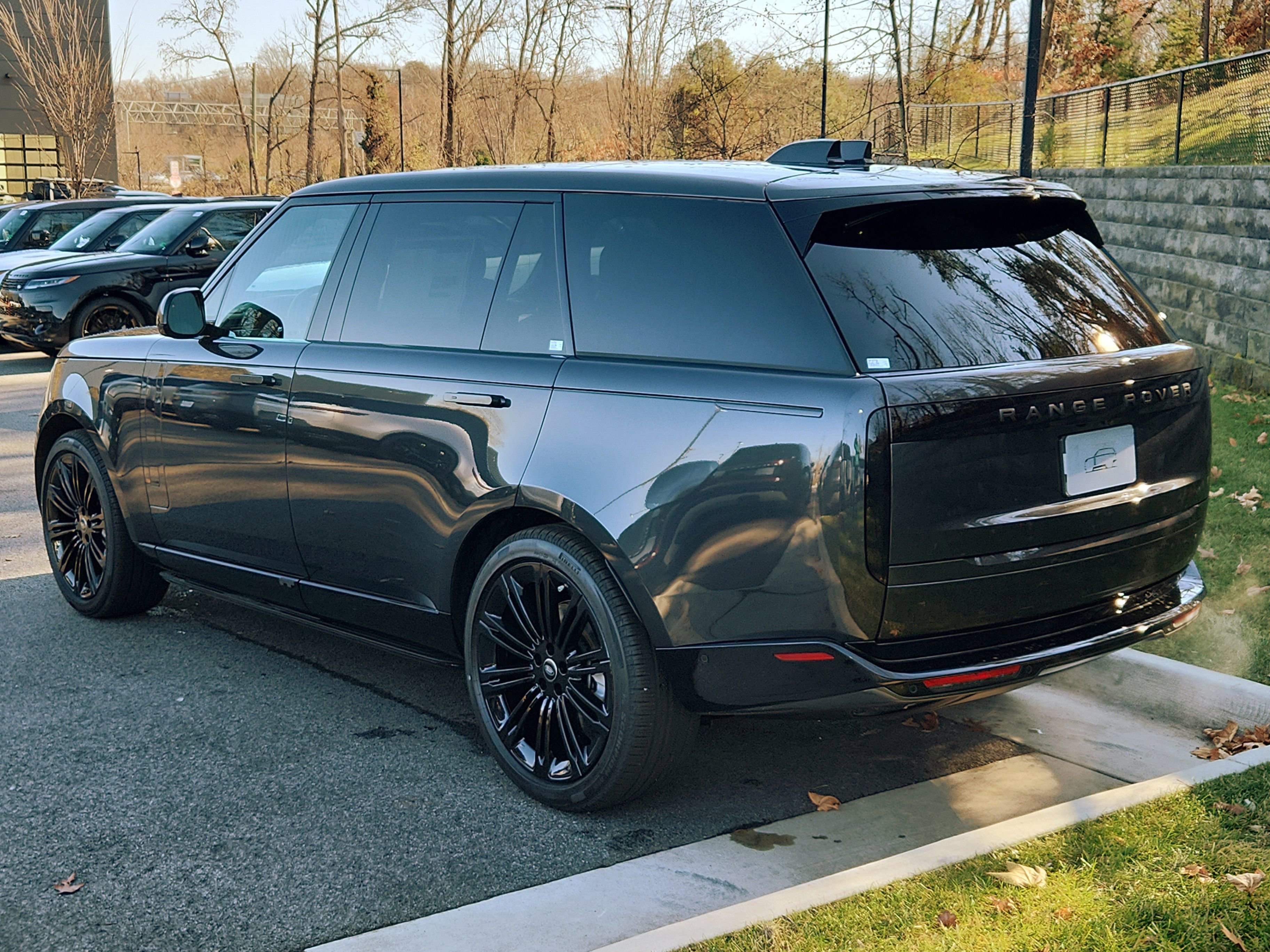 New 2025 Land Rover Range Rover Long Wheelbase SE image 12