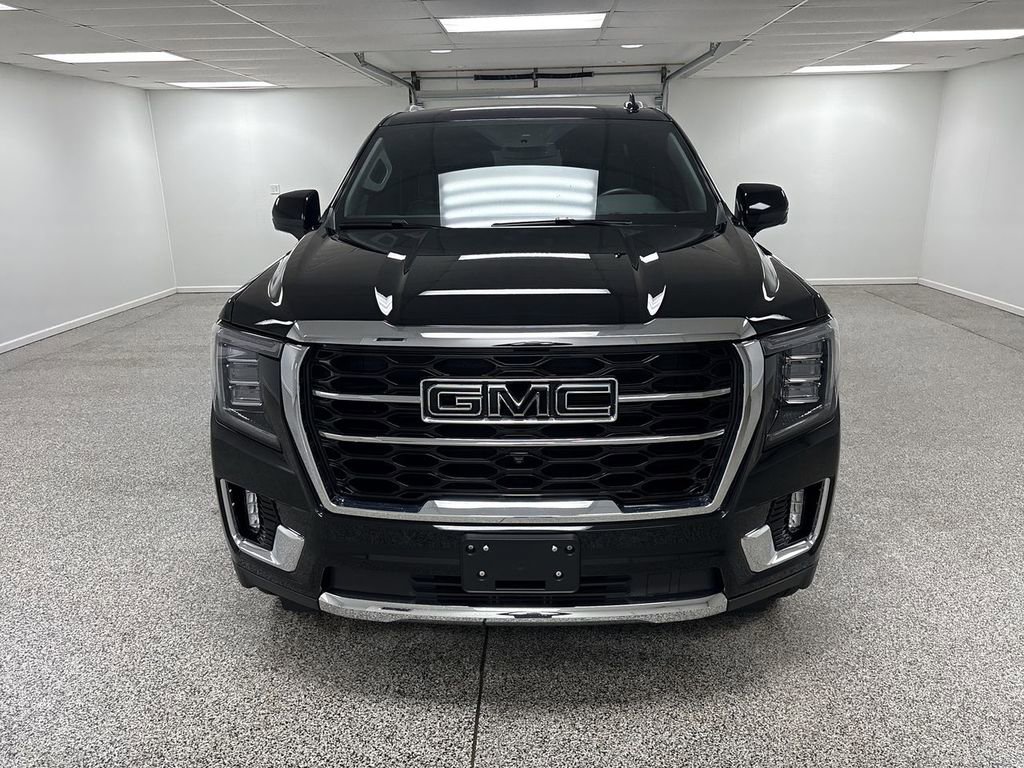 Used 2024 GMC Yukon SLT w/ SLT Luxury Package image 3