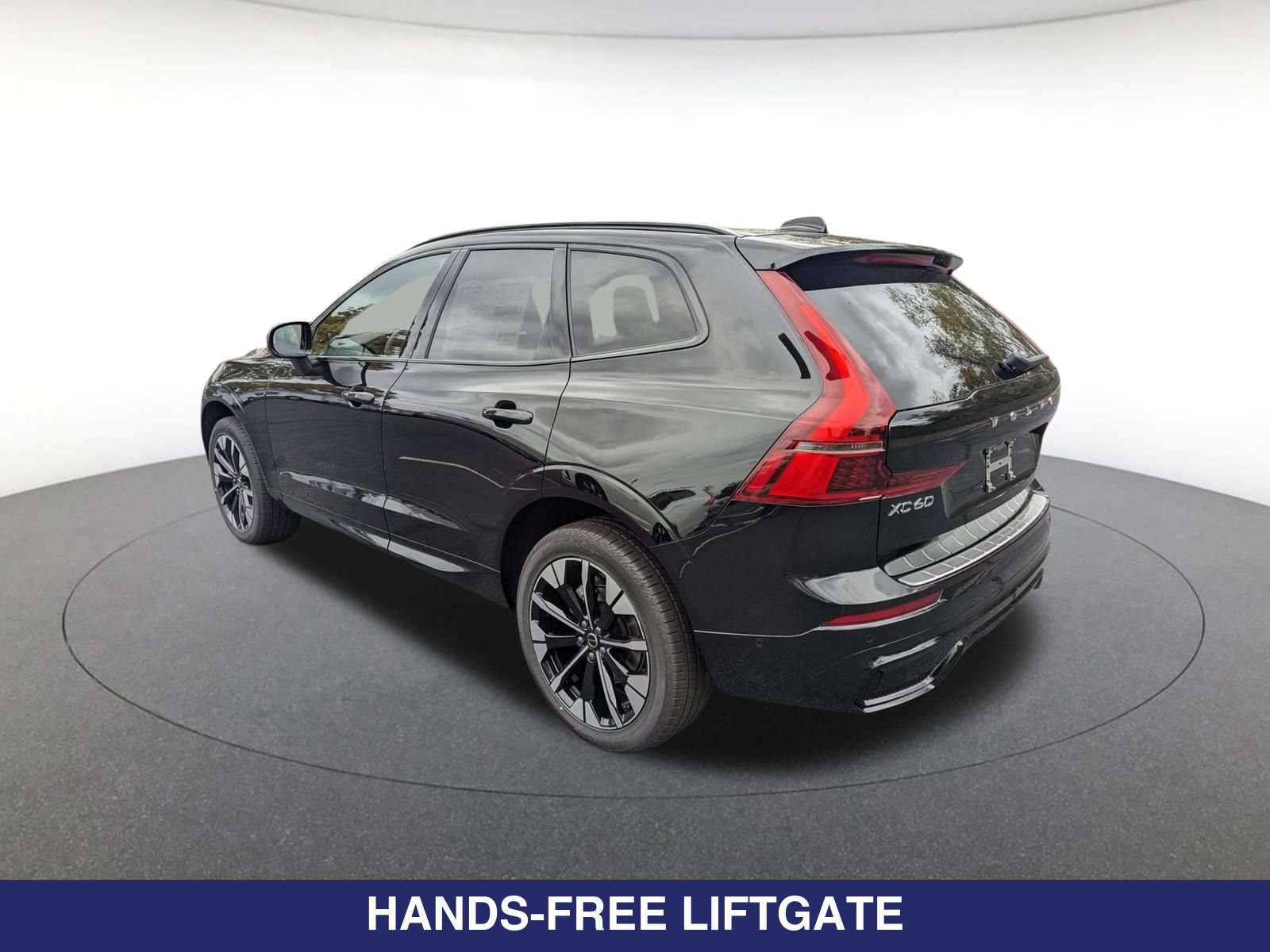 New 2026 Volvo XC60 B5 Plus w/ Protection Package Premier AWD/4WD image 6