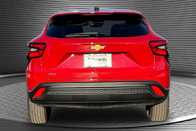 Used 2026 Chevrolet Trax LS FWD image 5