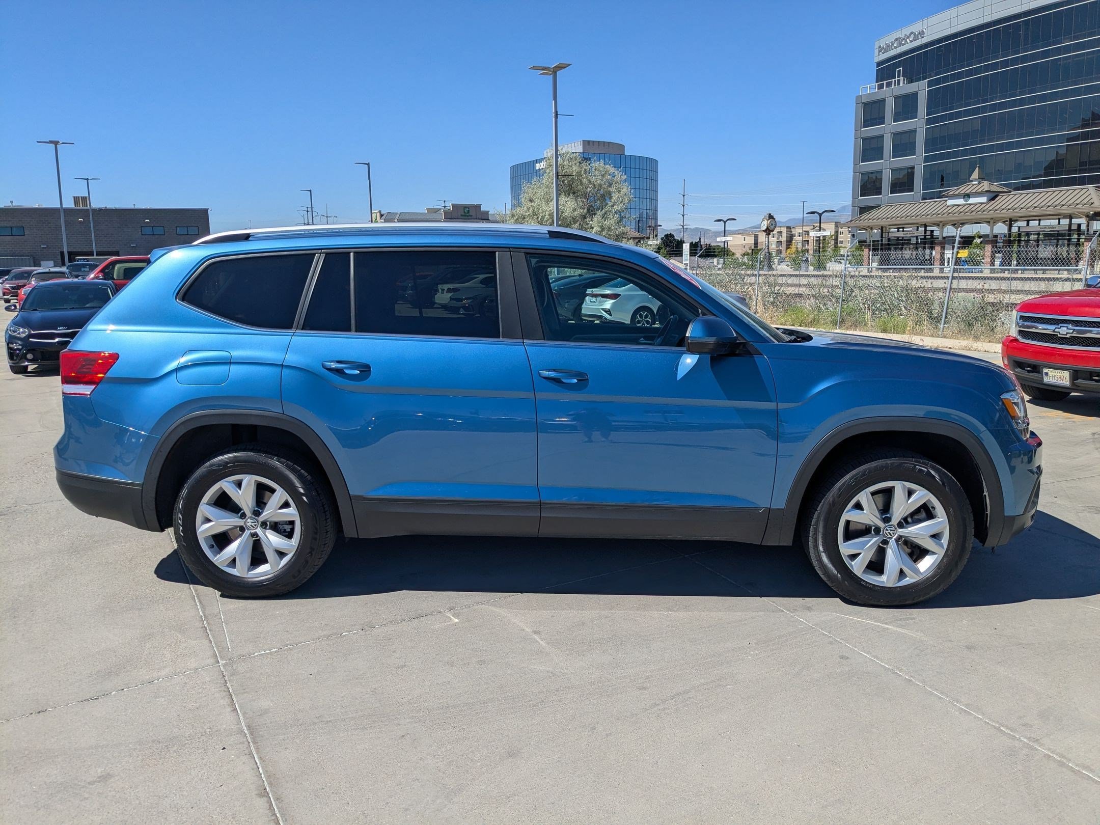 Used 2019 Volkswagen Atlas SE w/ Towing Package AWD/4WD image 6