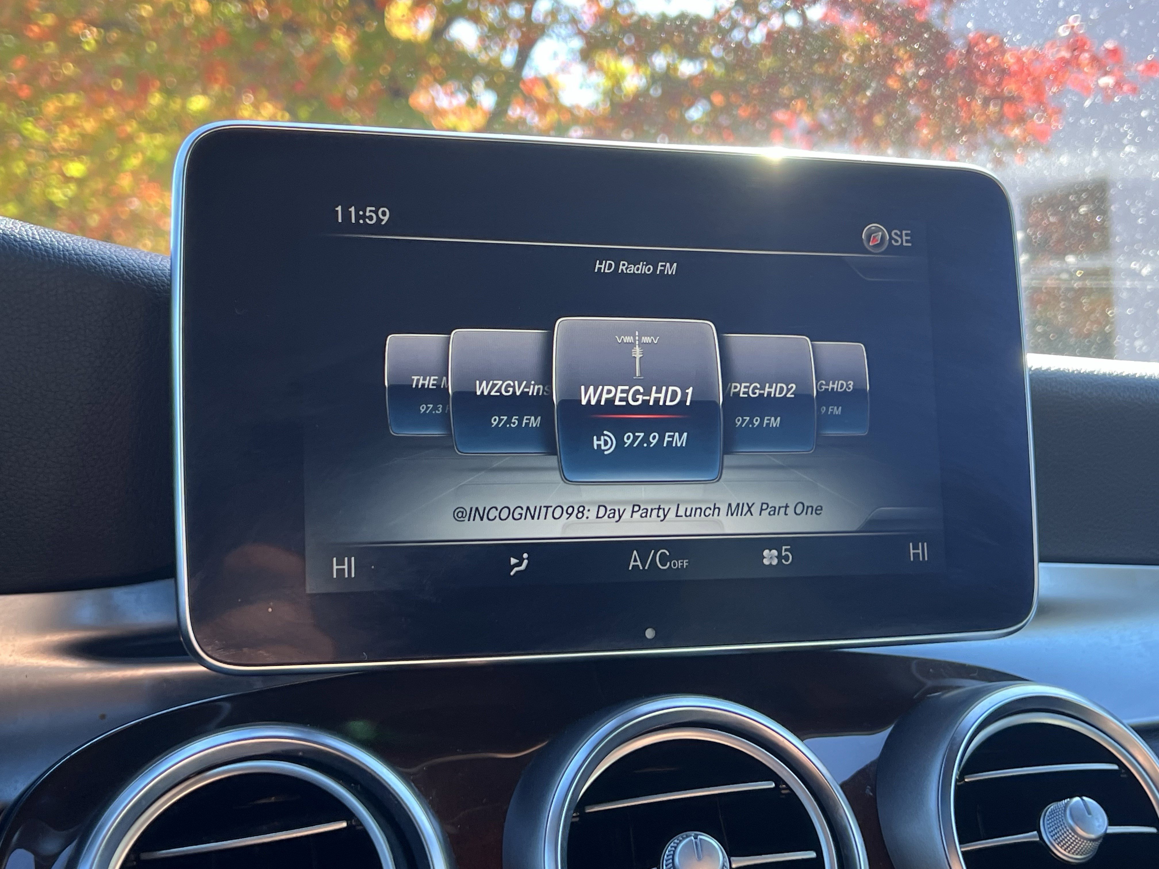 Certified 2019 Mercedes-Benz GLC 300 4MATIC w/ Driver Assistance Package image 24