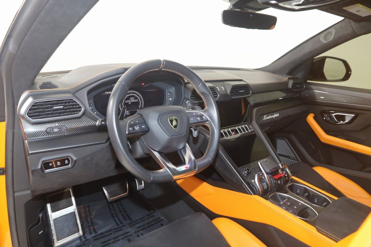 Used 2021 Lamborghini Urus AWD/4WD image 40