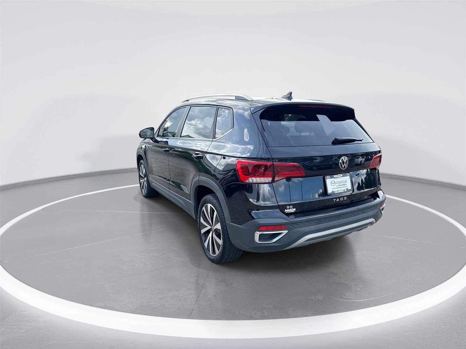 Used 2022 Volkswagen Taos SE FWD image 6