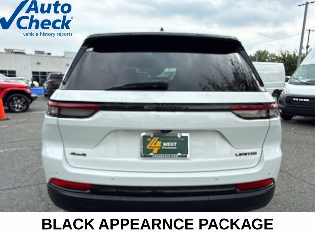 Used 2023 Jeep Grand Cherokee Limited w/ Black Appearance Package AWD/4WD image 18