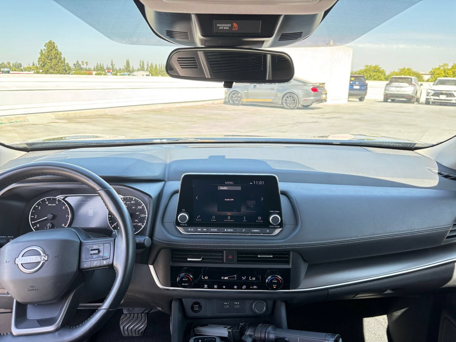 Used 2025 Nissan Rogue SV AWD/4WD image 16